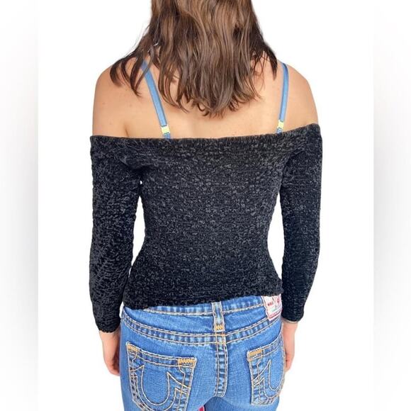 Lili Crepon XS Black Off-the-Shoulder Crushed Velvet Crop Sweater - Picture 4 of 6